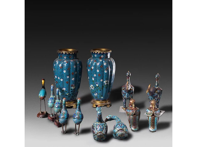 A collection of 13 japanese cloisonné enameled vases and censers in the shape of animals, 19th/20thc, tallest h 37 cm - afbeelding 3 van  7