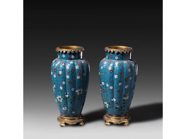 A collection of 13 japanese cloisonné enameled vases and censers in the shape of animals, 19th/20thc, tallest h 37 cm - afbeelding 5 van  7