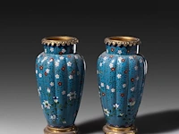 A collection of 13 japanese cloisonné enameled vases and censers in the shape of animals, 19th/20thc, tallest h 37 cm - afbeelding 5 van  7