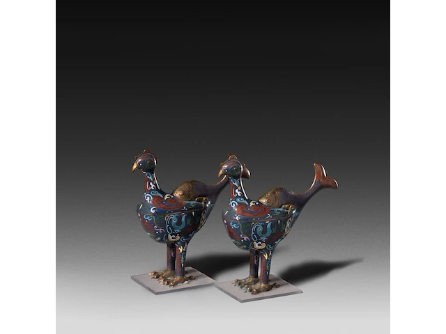 A collection of 13 japanese cloisonné enameled vases and censers in the shape of animals, 19th/20thc, tallest h 37 cm - afbeelding 6 van  7
