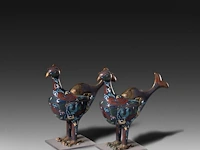 A collection of 13 japanese cloisonné enameled vases and censers in the shape of animals, 19th/20thc, tallest h 37 cm - afbeelding 6 van  7