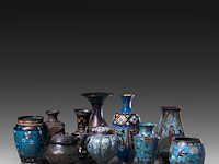 A collection of 15 chinese/japanese cloisonné enameled vases and censers in the shape of animals, 19th/20thc, tallest h 25,5 cm - afbeelding 2 van  5