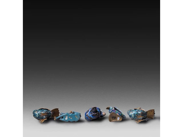 A collection of 15 chinese/japanese cloisonné enameled vases and censers in the shape of animals, 19th/20thc, tallest h 25,5 cm - afbeelding 5 van  5