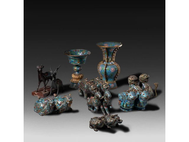 A collection of 16 japanese cloisonné enameled vases and censers in the shape of animals, 19th/20thc, tallest h 27 cm - afbeelding 1 van  4