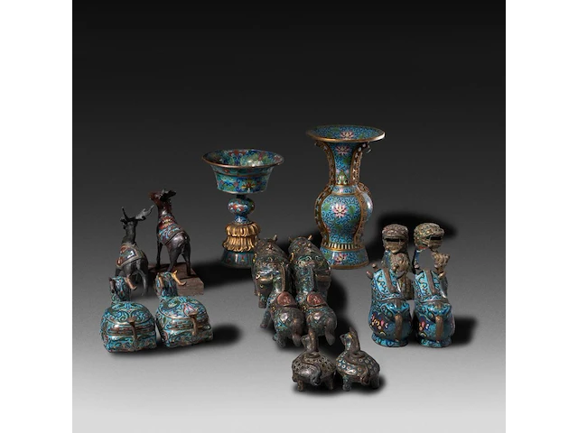 A collection of 16 japanese cloisonné enameled vases and censers in the shape of animals, 19th/20thc, tallest h 27 cm - afbeelding 2 van  4
