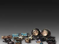 A collection of 18 chinese/japanese cloisonné enameled vases and censers in the shape of animals, 19th/20thc, tallest h 26,5 cm - afbeelding 3 van  3