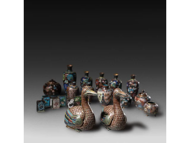 A collection of 21 japanese cloisonné enameled vases, censers and boxes, 19th/20thc, tallest h 20 cm - afbeelding 1 van  5