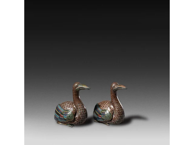 A collection of 21 japanese cloisonné enameled vases, censers and boxes, 19th/20thc, tallest h 20 cm - afbeelding 3 van  5