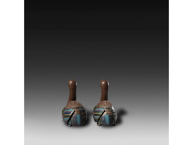 A collection of 21 japanese cloisonné enameled vases, censers and boxes, 19th/20thc, tallest h 20 cm - afbeelding 4 van  5