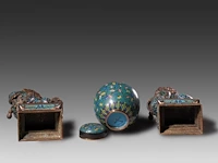 A collection of 24 japanese cloisonné enameled objects, 19th/20thc, tallest h 23 cm - afbeelding 4 van  4