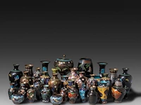 A collection of 35 japanese cloisonné enameled vases, 19th/20thc, tallest h 30,5 cm - afbeelding 2 van  5
