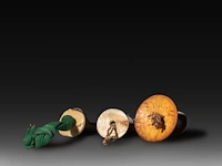 A collection of 4 tribal kalasha and a telsum phallic necklace, konso people, ethiopia, l 17 cm (tallest) - afbeelding 3 van  11
