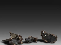 A collection of 7 japanese champlevé enameled bronzes, including mythical figures, vases and censers, 19th/20thc, tallest h 43 cm - afbeelding 5 van  8