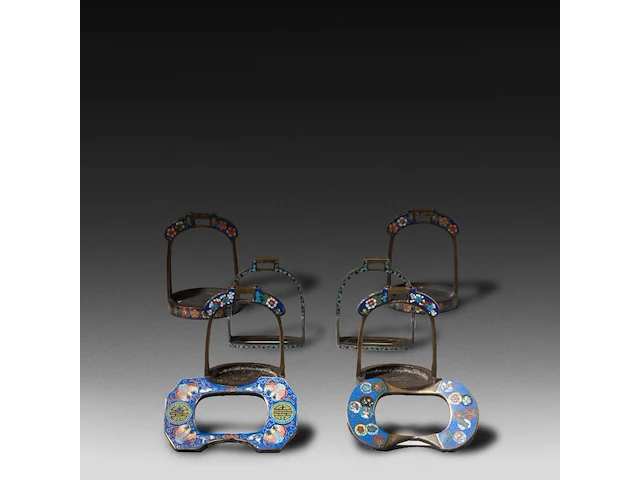 A collection of 8 chinese cloisonné enameled stirrups, 19th/20thc, tallest h 17,5 cm - afbeelding 1 van  4