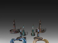 A collection of 8 chinese cloisonné enameled stirrups, 19th/20thc, tallest h 17,5 cm - afbeelding 2 van  4