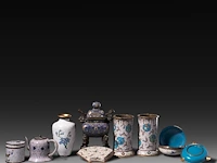 A collection of 8 japanese cloisonné enameled items, including vases, boxes, bowls and a teapot, 19th/20thc, tallest h 20,5 cm - afbeelding 3 van  4