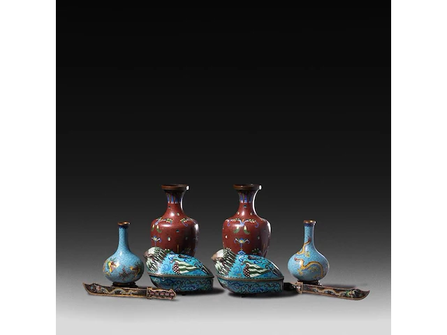 A collection of 8 japanese cloisonné enameled vases, letter knives and censers, 19th/20thc, tallest h 27 cm - afbeelding 3 van  4