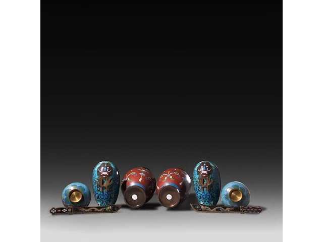 A collection of 8 japanese cloisonné enameled vases, letter knives and censers, 19th/20thc, tallest h 27 cm - afbeelding 4 van  4