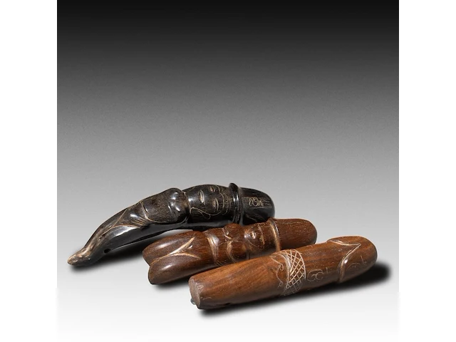 A collection of 9 thai palad khik phallic amulets, h 17 cm (tallest) - afbeelding 4 van  7