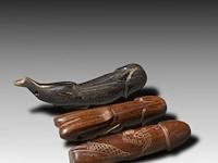 A collection of 9 thai palad khik phallic amulets, h 17 cm (tallest) - afbeelding 5 van  7