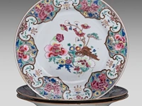 A collection of chinese famille rose export ware, incl. fine famille rose 'pheasant' plates, 18thc, ø 23 cm (26) - afbeelding 7 van  14