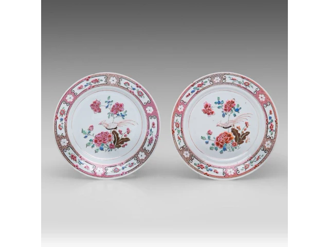 A collection of chinese famille rose export ware, incl. fine famille rose 'pheasant' plates, 18thc, ø 23 cm (26) - afbeelding 10 van  14