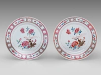 A collection of chinese famille rose export ware, incl. fine famille rose 'pheasant' plates, 18thc, ø 23 cm (26) - afbeelding 10 van  14