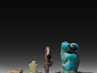 A collection of egyptian phallic ushabti, h 4,5 cm (the turquoise) - afbeelding 2 van  3