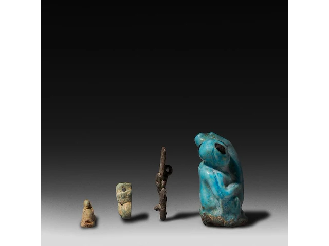 A collection of egyptian phallic ushabti, h 4,5 cm (the turquoise) - afbeelding 3 van  3