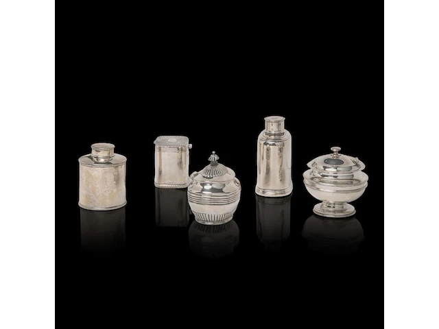 A collection of english silverware, h 3 - 11 cm, total weight: ca 1060 g - afbeelding 2 van  13