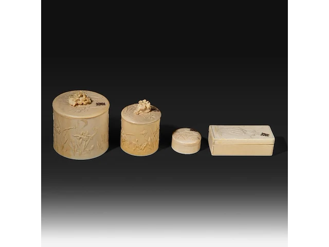 A collection of fine ivory art nouveau boxes with decoration of irises, all carrying the initials w.b., ca. 1900, ø 8 cm - 164g / ø 5,5 cm - 90g / w 9 cm - 52g / ø 4 cm - 28g (+) - afbeelding 2 van  14
