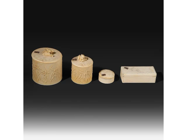 A collection of fine ivory art nouveau boxes with decoration of irises, all carrying the initials w.b., ca. 1900, ø 8 cm - 164g / ø 5,5 cm - 90g / w 9 cm - 52g / ø 4 cm - 28g (+) - afbeelding 4 van  14