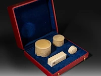 A collection of fine ivory art nouveau boxes with decoration of irises, all carrying the initials w.b., ca. 1900, ø 8 cm - 164g / ø 5,5 cm - 90g / w 9 cm - 52g / ø 4 cm - 28g (+) - afbeelding 5 van  14
