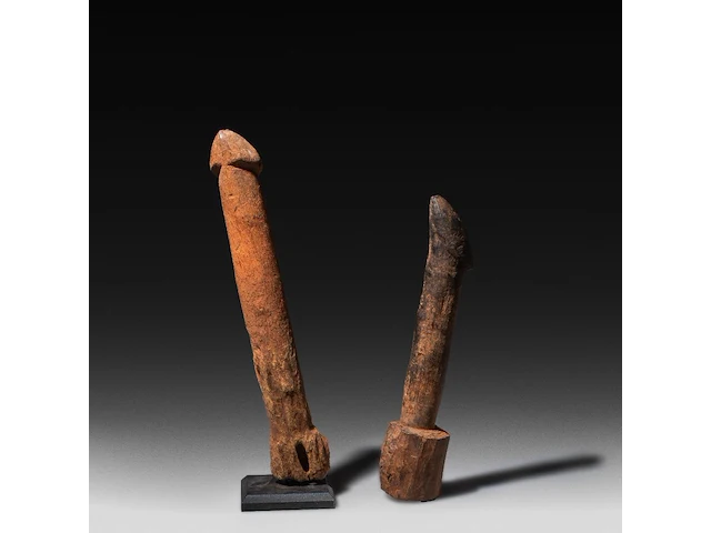 A collection of five large wooden tribal fertility cult phalluses, d.r. congo, h 48 cm (tallest) - afbeelding 2 van  5
