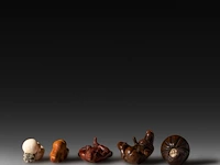 A collection of five wooden and bone erotic netsukes and okimonos, meiji, japan, h 7 cm (tallest) - afbeelding 5 van  5