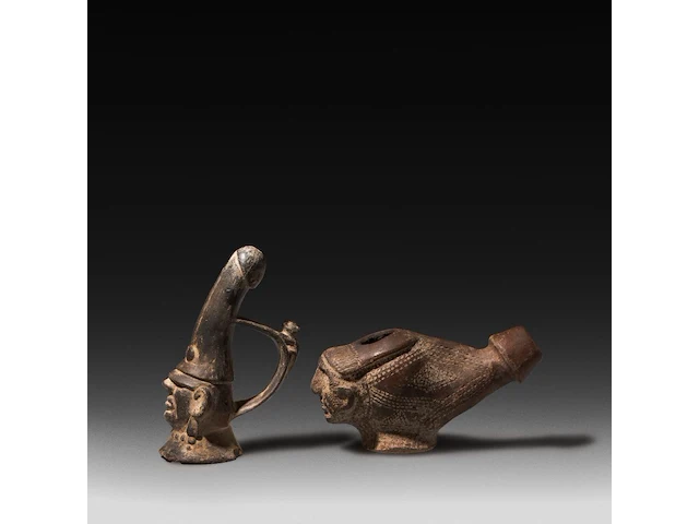 A collection of four african tribal pipes, decorated with phalluses, d.r. congo, l 24 cm (the largest) - afbeelding 2 van  5