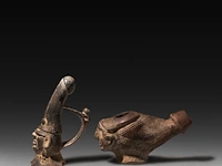A collection of four african tribal pipes, decorated with phalluses, d.r. congo, l 24 cm (the largest) - afbeelding 2 van  5