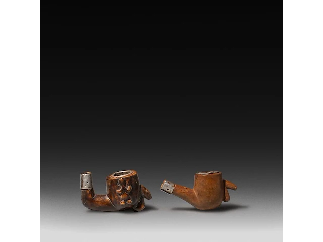 A collection of four african tribal pipes, decorated with phalluses, d.r. congo, l 24 cm (the largest) - afbeelding 4 van  5