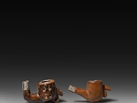 A collection of four african tribal pipes, decorated with phalluses, d.r. congo, l 24 cm (the largest) - afbeelding 4 van  5