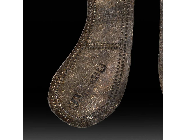 A collection of four engraved silver judaica circumcision shields, 19thc, h 8,5 cm (tallest) - total weight: 150 g - afbeelding 9 van  9