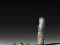 A collection of four roman bronze fascinum phallic amulets, h 4,5 cm (tallest) - afbeelding 2 van  7