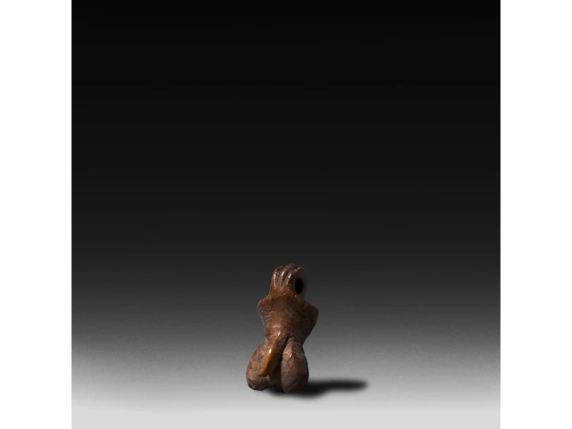 A collection of four roman bronze fascinum phallic amulets, h 4,5 cm (tallest) - afbeelding 3 van  7