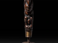 A collection of indonesian tribal circumcision items and phallic handles of a kris, sasak people, lombok, h 28 cm (tallest) - afbeelding 4 van  8