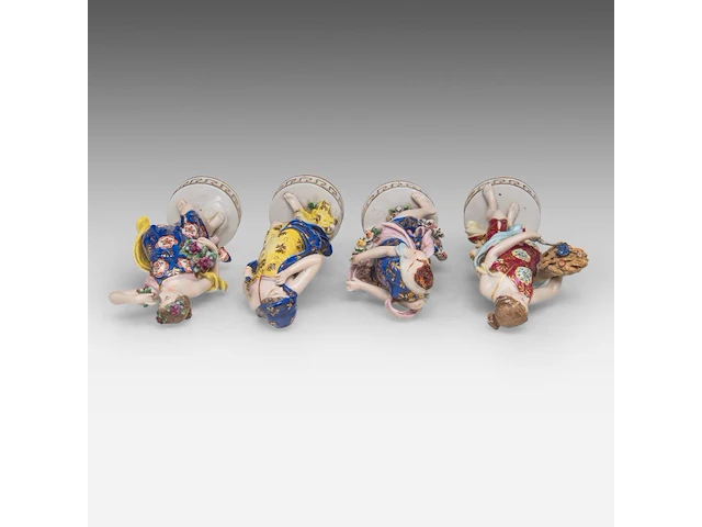 A collection of polychrome saxony porcelain figurine groups, h 29 cm (tallest) - afbeelding 2 van  19