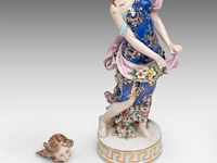A collection of polychrome saxony porcelain figurine groups, h 29 cm (tallest) - afbeelding 3 van  19