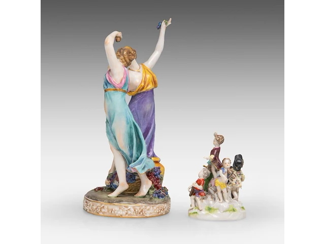 A collection of polychrome saxony porcelain figurine groups, h 29 cm (tallest) - afbeelding 5 van  19