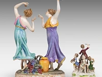 A collection of polychrome saxony porcelain figurine groups, h 29 cm (tallest) - afbeelding 6 van  19