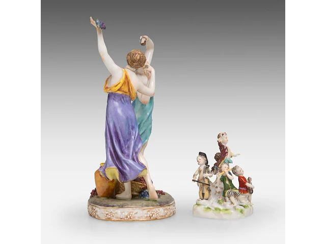 A collection of polychrome saxony porcelain figurine groups, h 29 cm (tallest) - afbeelding 7 van  19