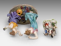 A collection of polychrome saxony porcelain figurine groups, h 29 cm (tallest) - afbeelding 8 van  19