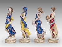 A collection of polychrome saxony porcelain figurine groups, h 29 cm (tallest) - afbeelding 13 van  19